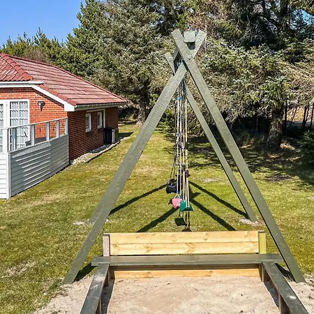 Дом отдыха In With Sauna *